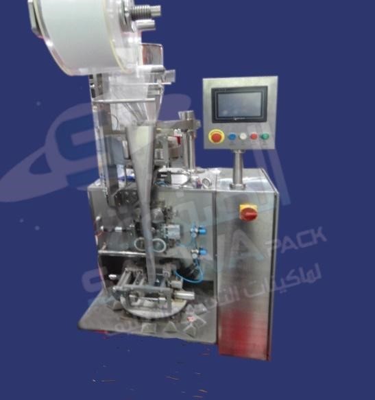 Filling the hill herbs into a pyramid-shaped bag with a thousand